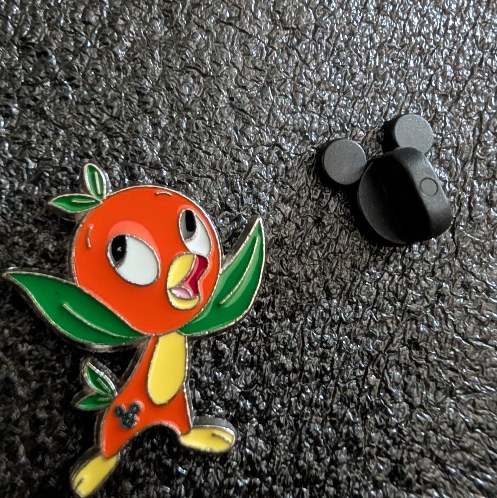 Disney Parks Hidden Orange Bird Happy 2011 Pin Mickey Mouse Trading Pin Authenti